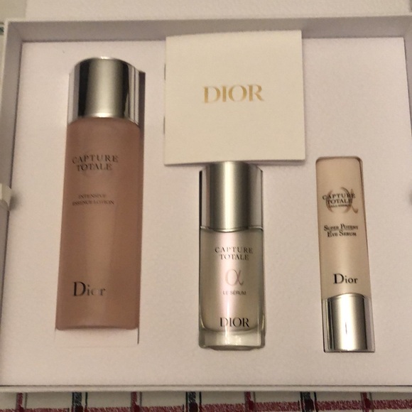 Dior Capture Totale 3 full size skincare and towel set - Picture 5 of 14